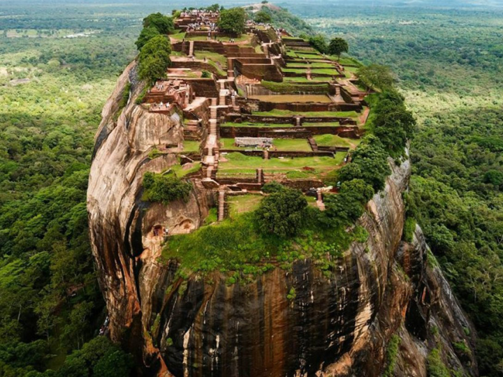 Sigiriya, célèbre rocher-forteresse